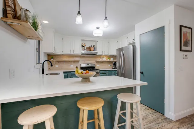 $374,900 | 814 Roger Road, Woodstock, IL 60098