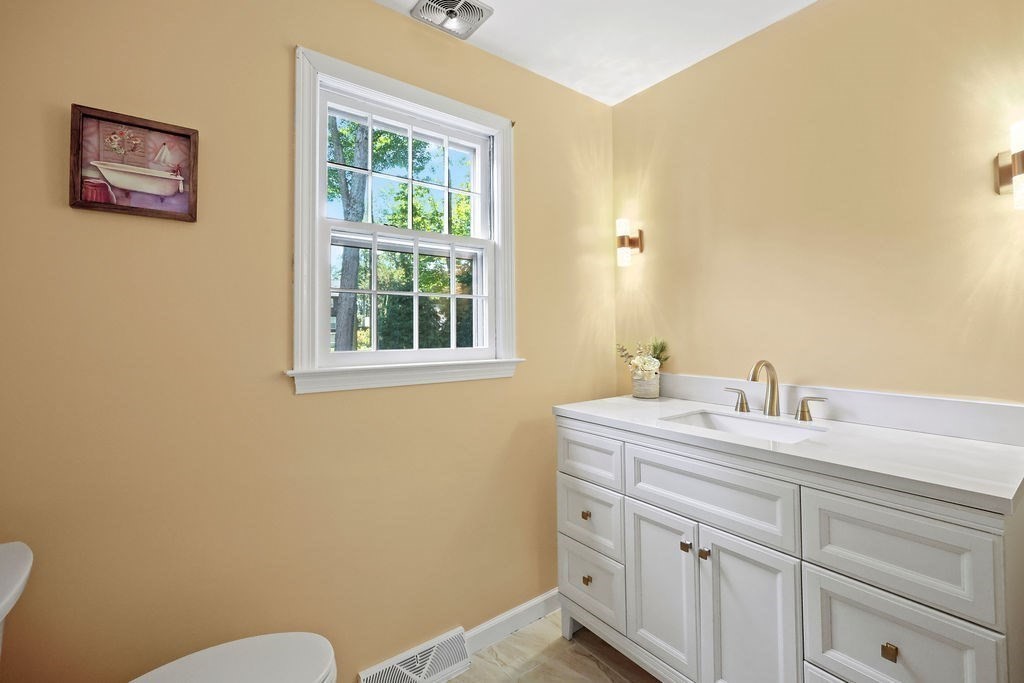84 Brewster Road West Springfield, MA 01089 - Photo 19 of 35
