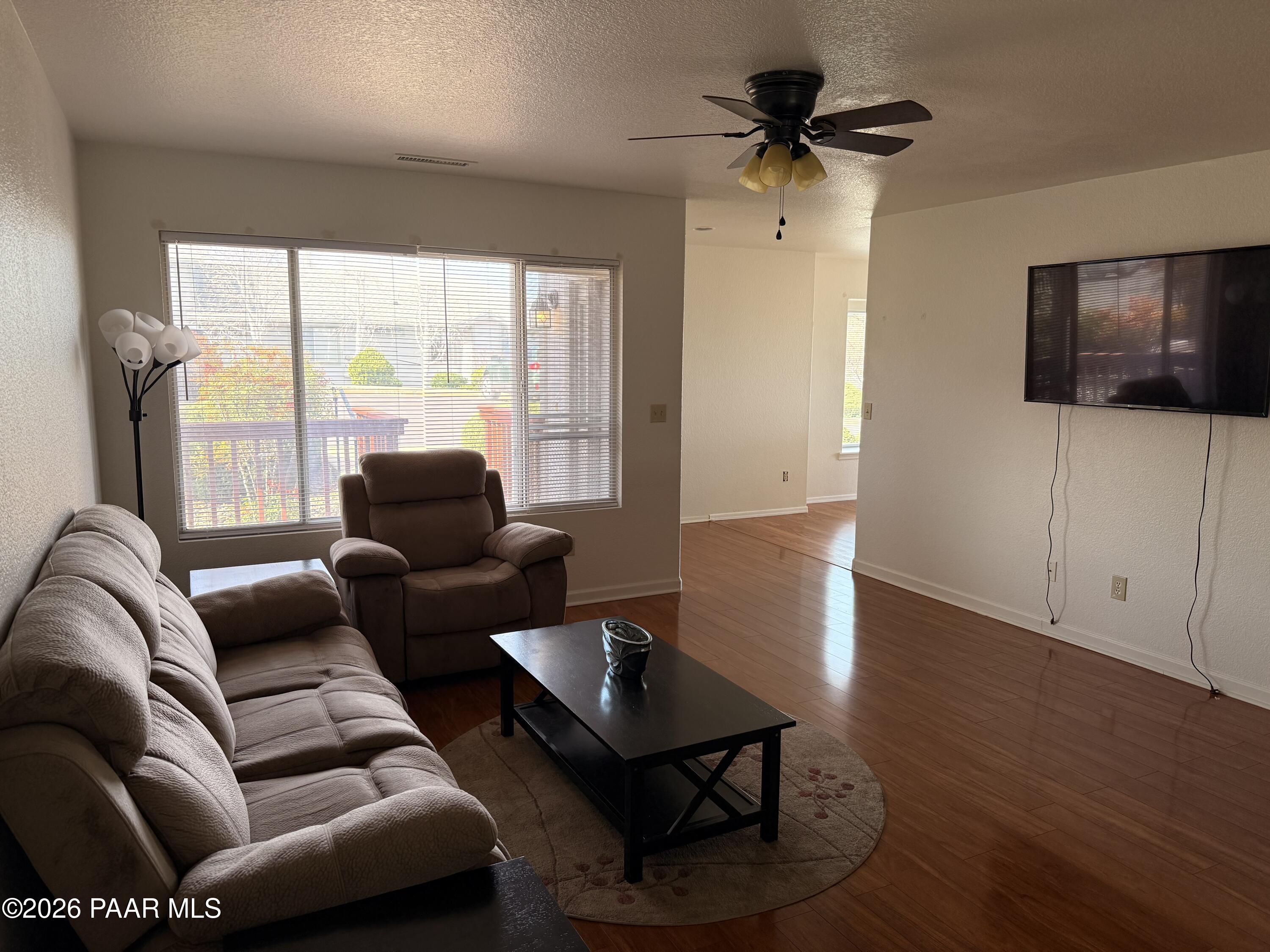 3059 Smokey Road, Unit 21E Prescott, AZ 86301 - Photo 16 of 20 living 3 windown smokey