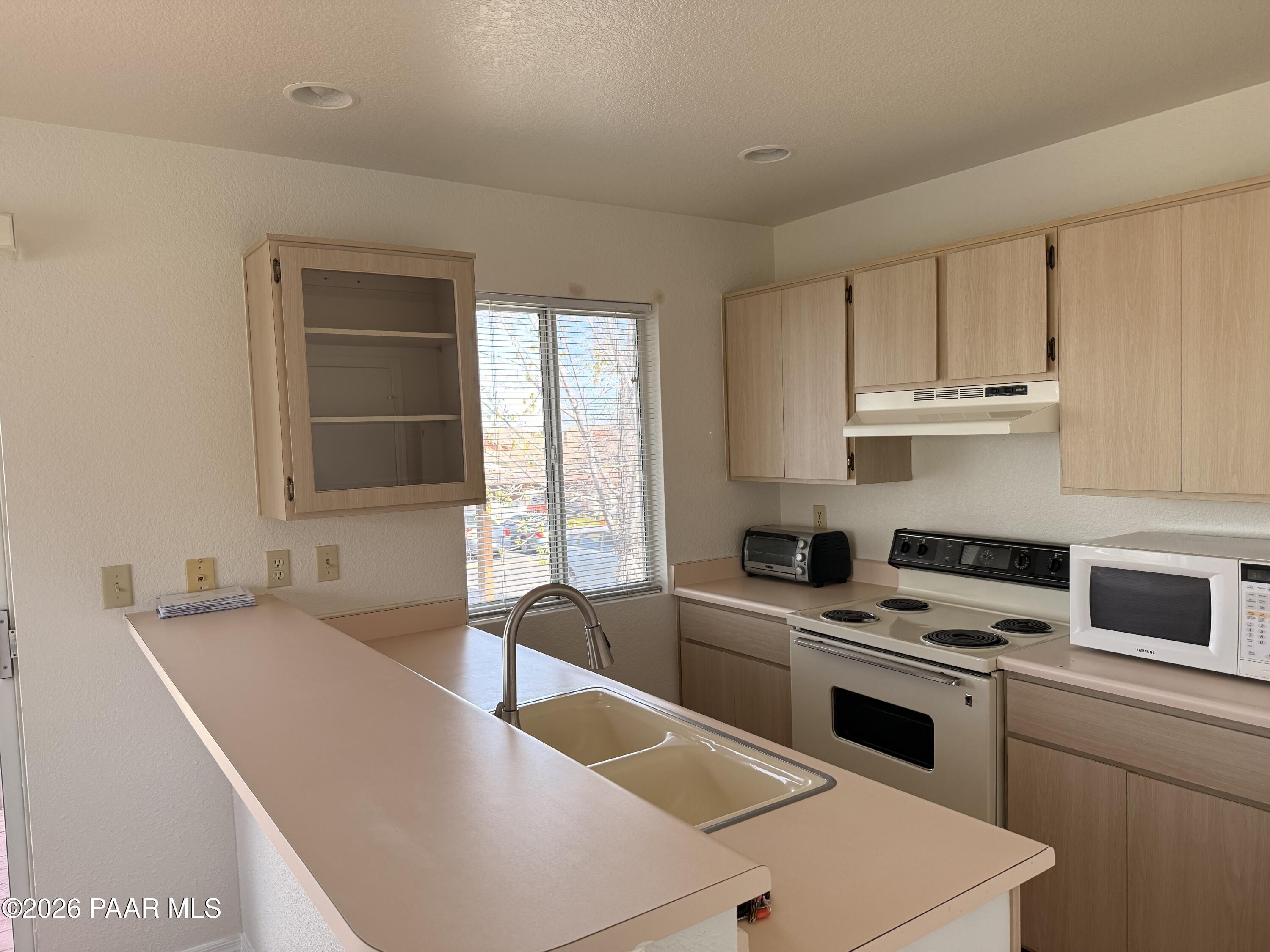 3059 Smokey Road, Unit 21E Prescott, AZ 86301 - Photo 9 of 20 Kitchen smokey