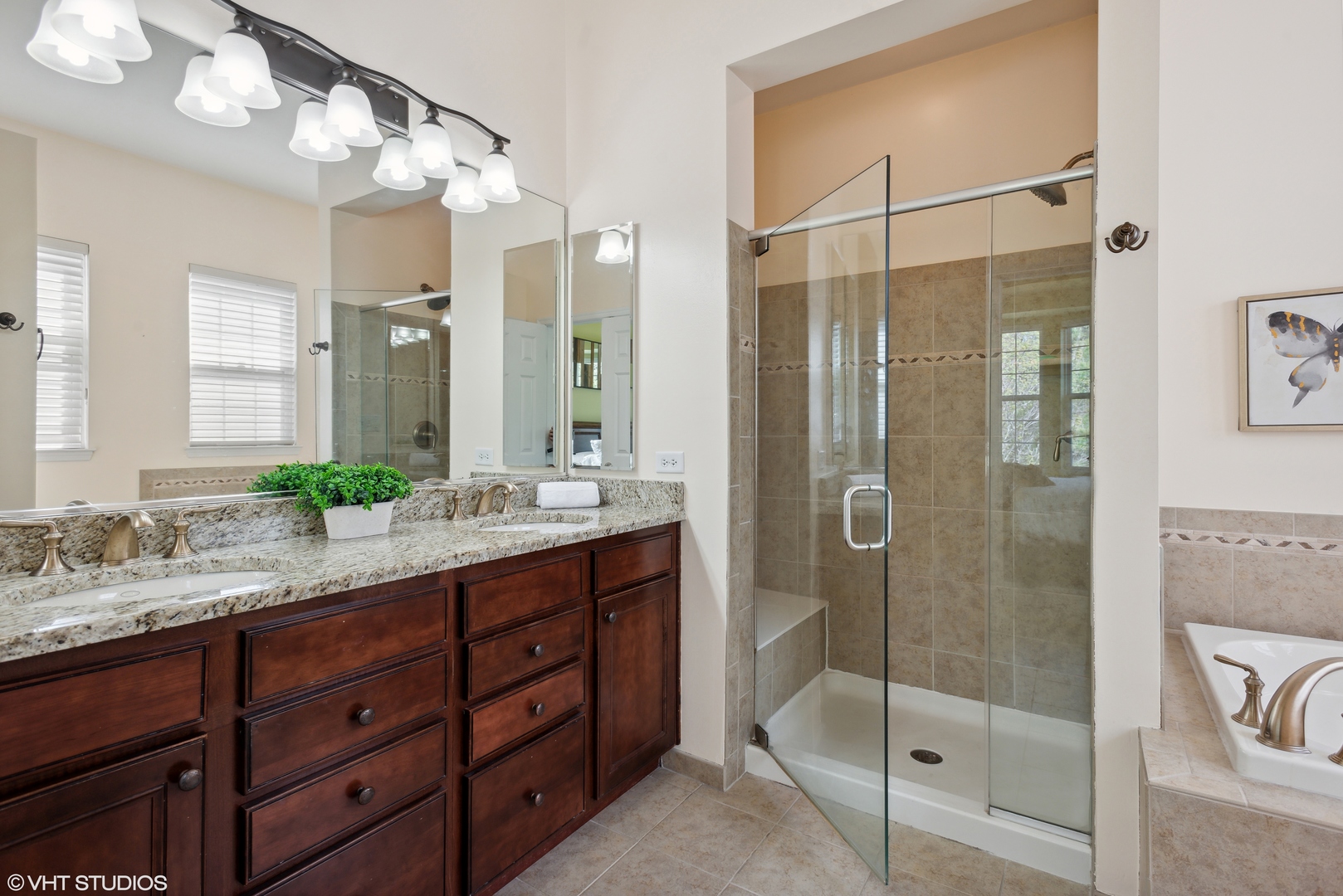 3897 Kingsmill Drive Elgin, IL 60124 - Photo 15 of 34 a bathroom with a shower sink and mirror