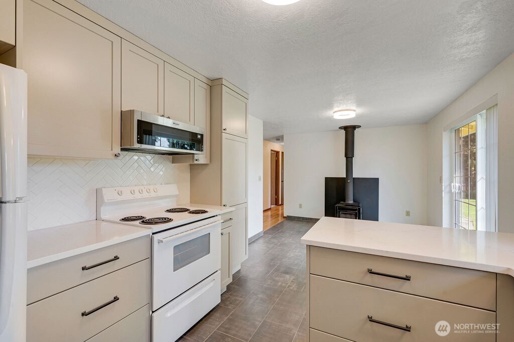 90 Kem Street Port Hadlock, WA 98339 - Photo 7 of 39