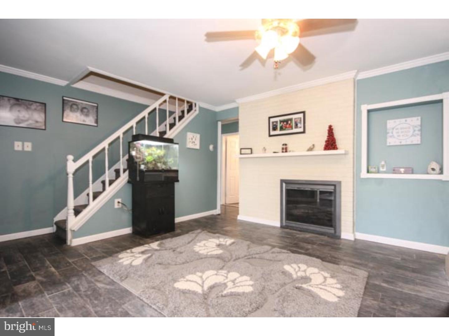 9213 Andover Road Philadelphia, PA 19114 - Photo 3 of 25 Living Room