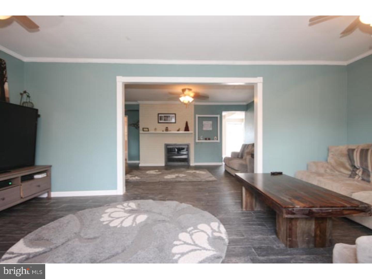 9213 Andover Road Philadelphia, PA 19114 - Photo 6 of 25 Family Room