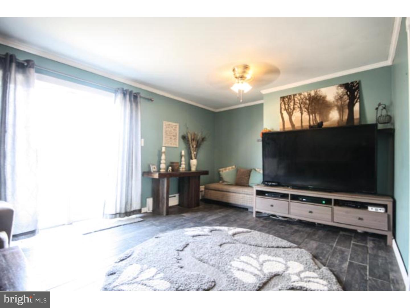 9213 Andover Road Philadelphia, PA 19114 - Photo 7 of 25 Family Room