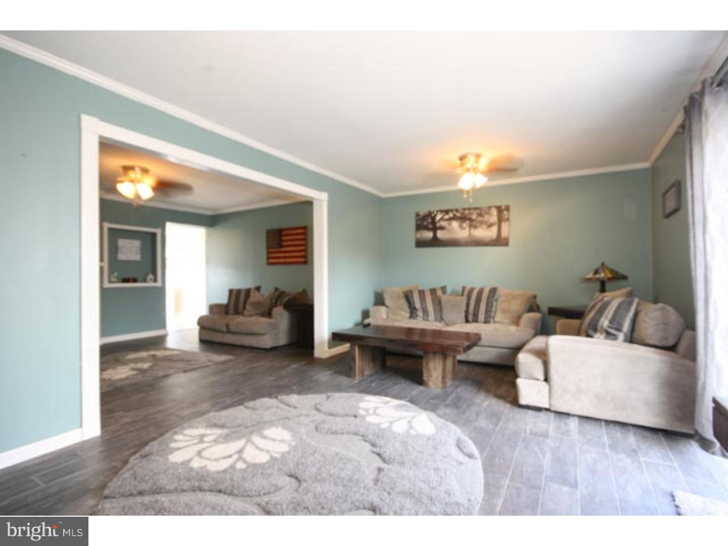 9213 Andover Road Philadelphia, PA 19114 - Photo 8 of 25 Family Room