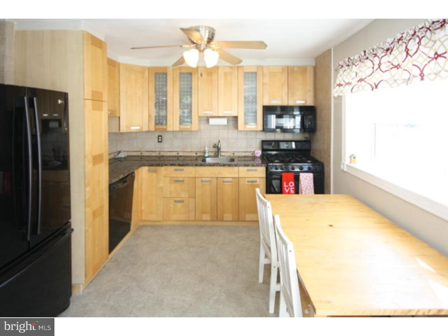 9213 Andover Road Philadelphia, PA 19114 - Photo 9 of 25 Kitchen