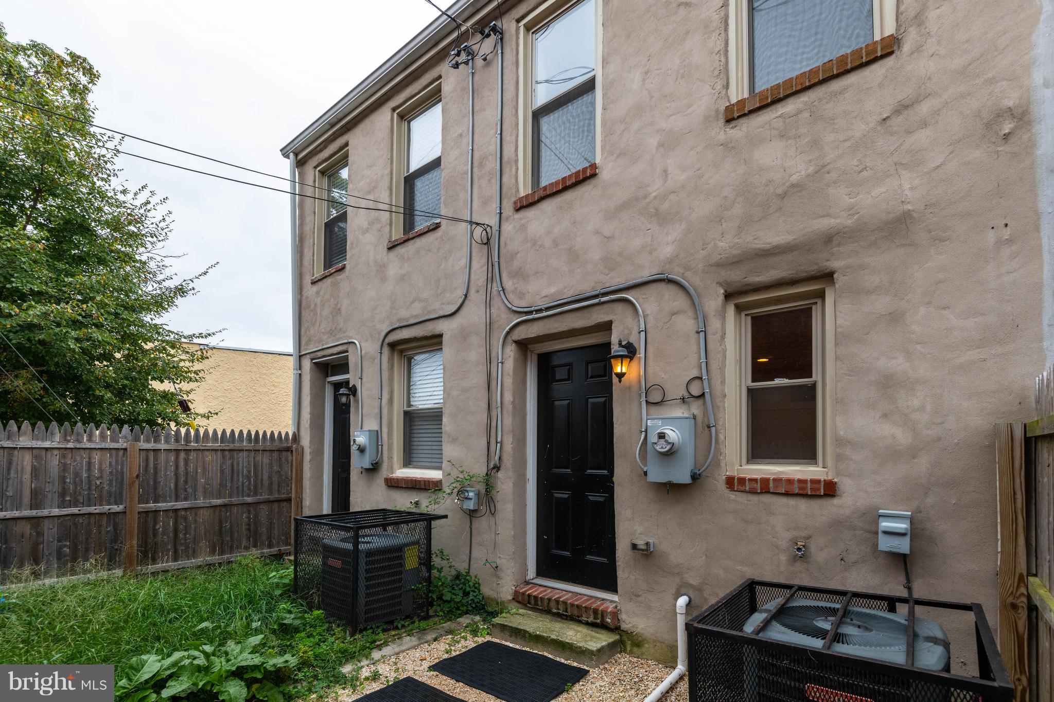 314 West 28th Street Baltimore, MD 21211 - Photo 21 of 27 a front view of a house with a garden