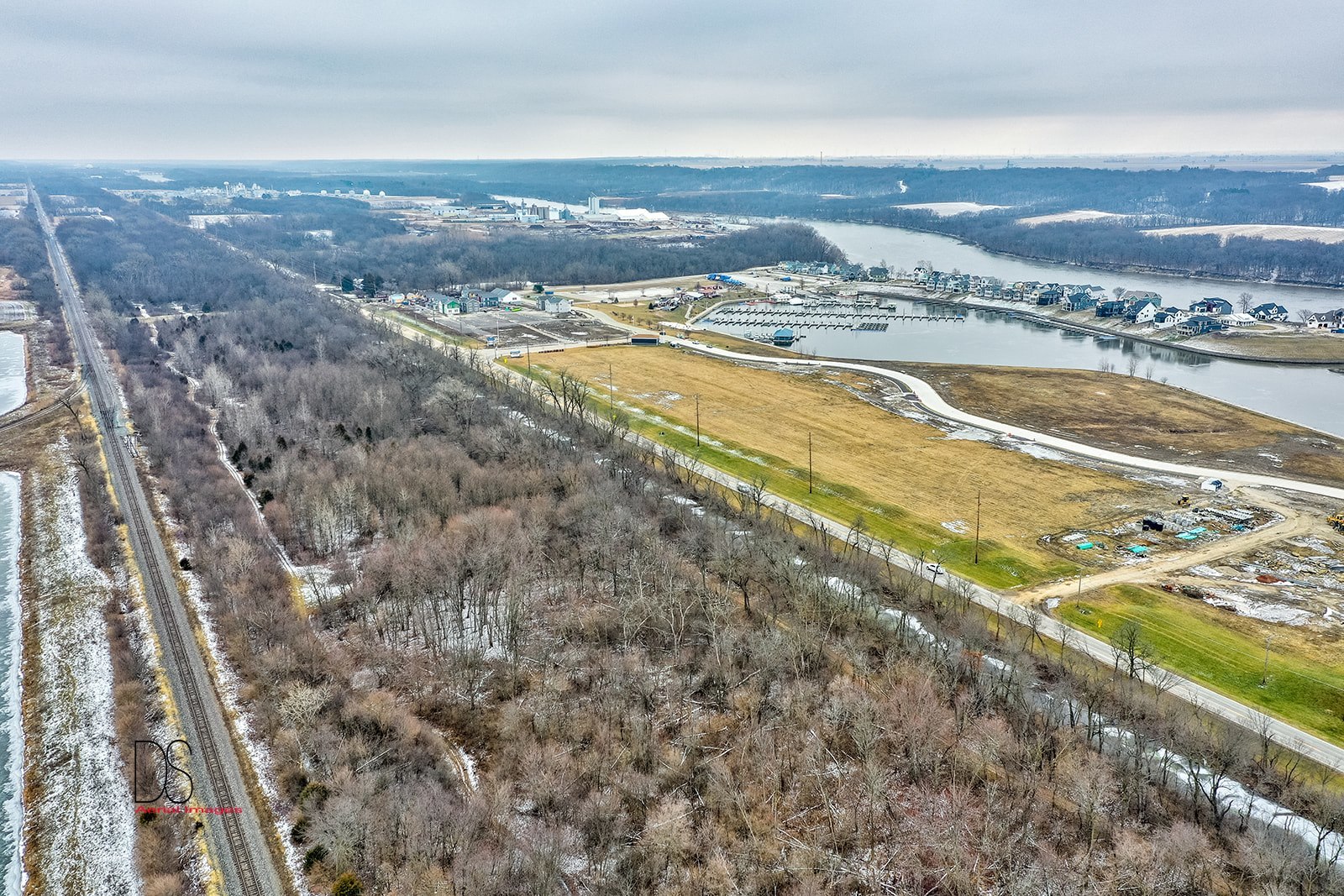 0 2753rd Road Ottawa, IL 61350 - Photo 14 of 19 a view of city and ocean