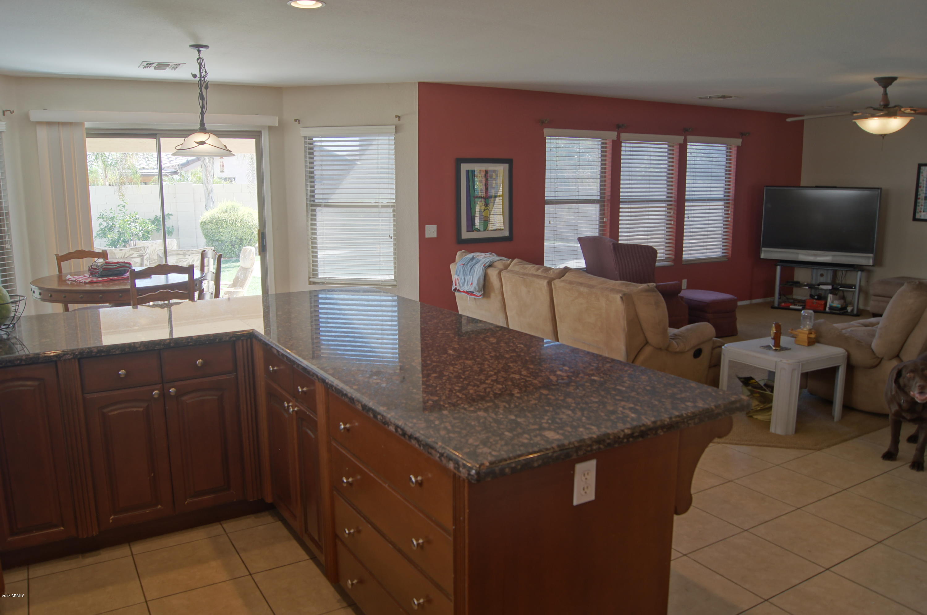 8041 West Hatcher Road Peoria, AZ 85345 - Photo 3 of 24 DSC00364