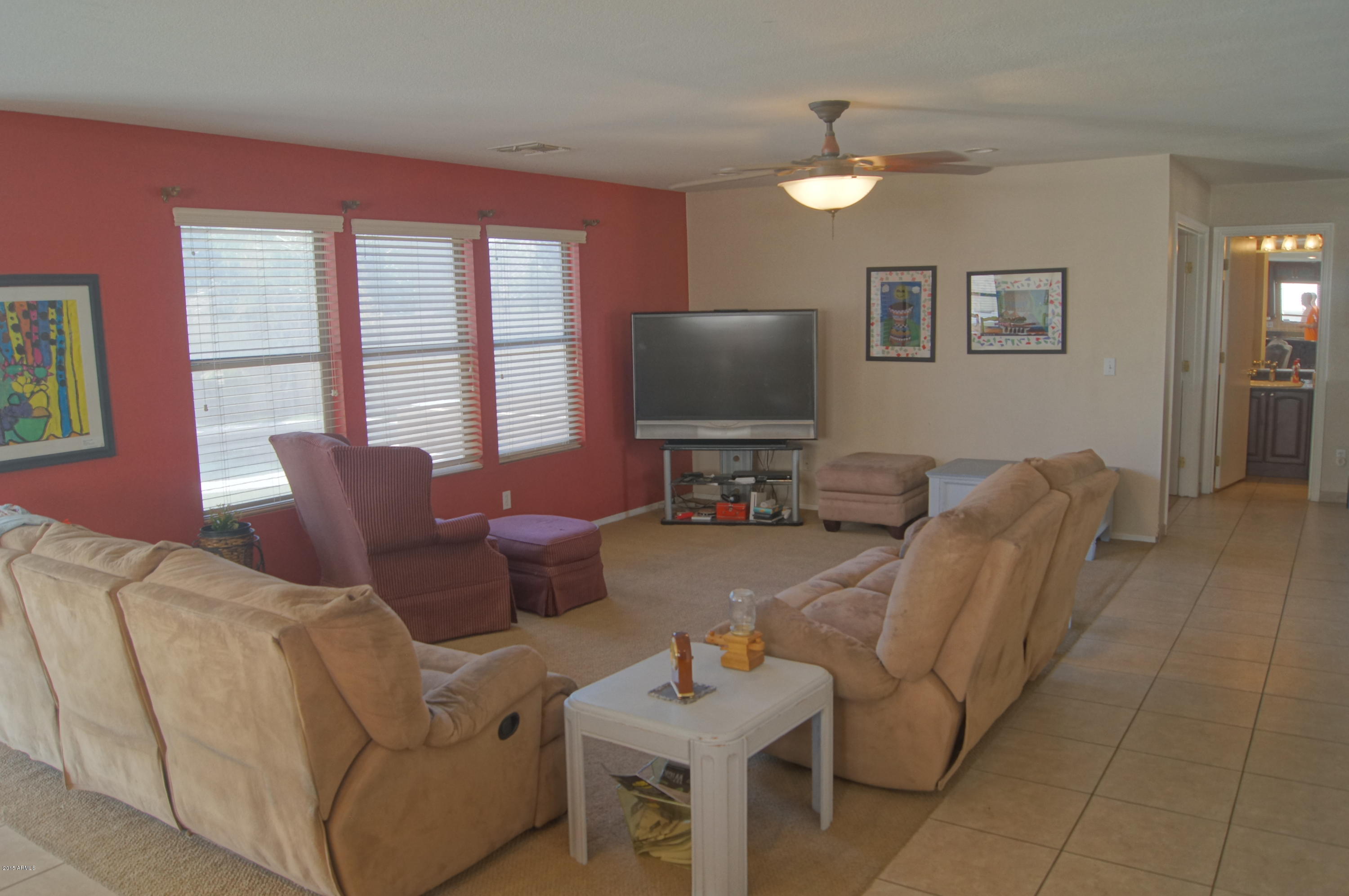 8041 West Hatcher Road Peoria, AZ 85345 - Photo 4 of 24 DSC00346