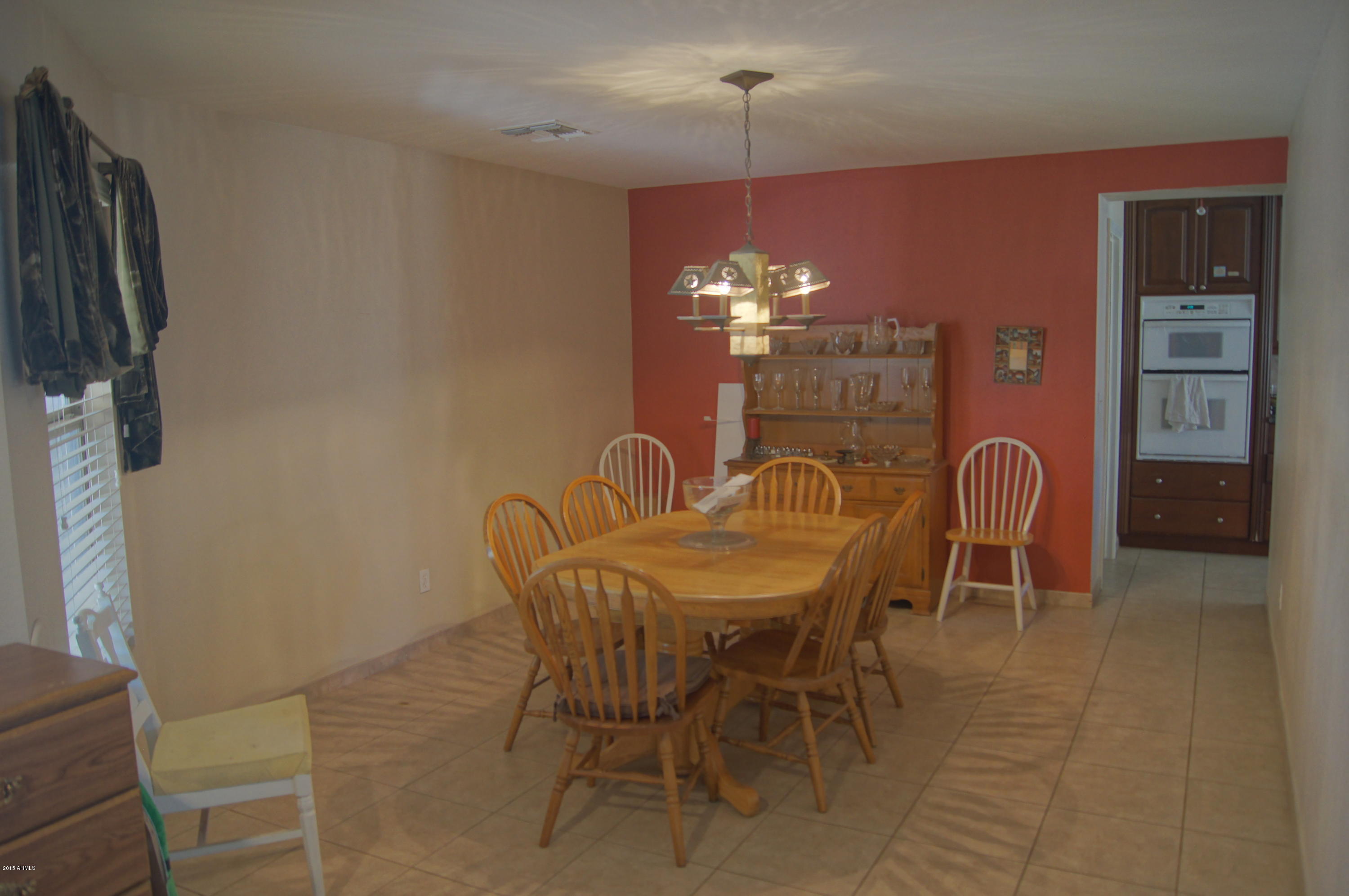 8041 West Hatcher Road Peoria, AZ 85345 - Photo 7 of 24 DSC00378