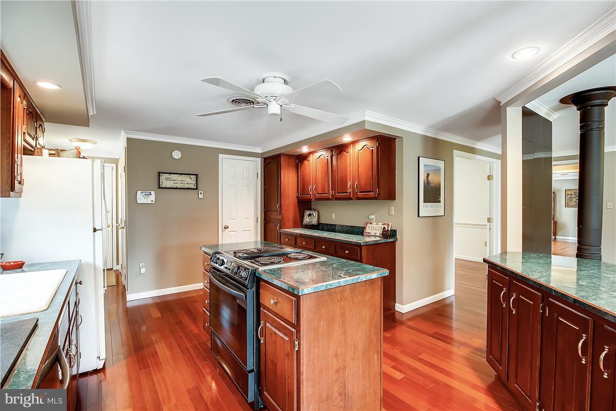 6909 Damascus Road Gaithersburg, MD 20882 - Photo 7 of 30 Kitchen