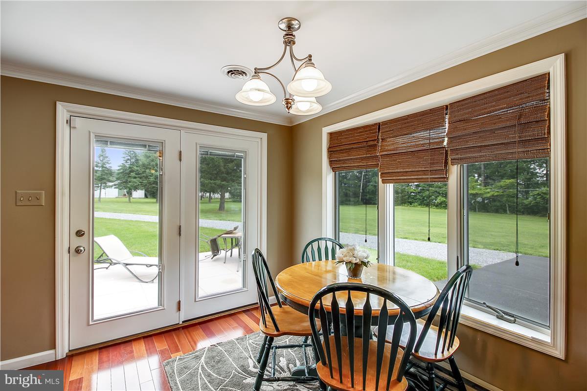 6909 Damascus Road Gaithersburg, MD 20882 - Photo 9 of 30 Breakfast Sitting Area