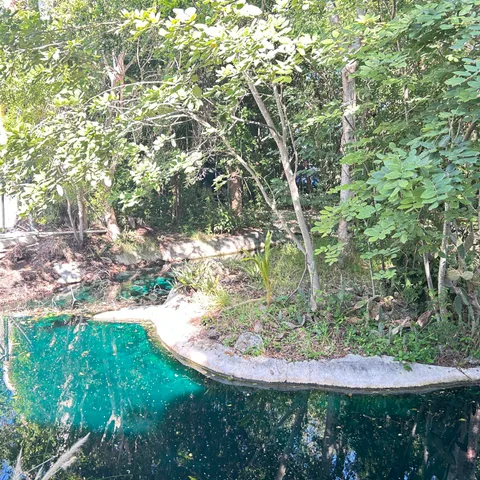 a picture of a bathroom