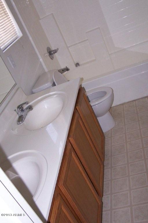 2620 West Bloch Road Phoenix, AZ 85041 - Photo 12 of 19 Guest Bath #2