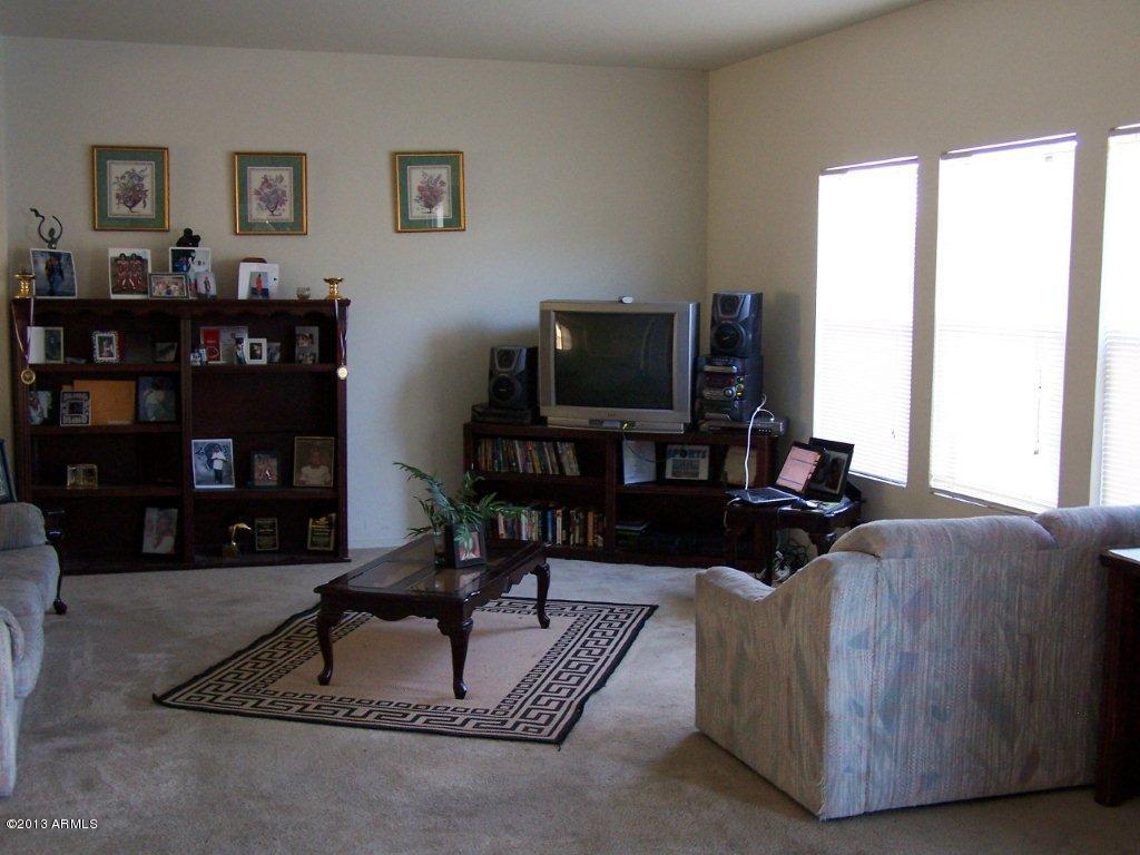2620 West Bloch Road Phoenix, AZ 85041 - Photo 6 of 19 Family Room