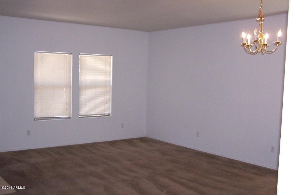2620 West Bloch Road Phoenix, AZ 85041 - Photo 7 of 19 Living Room
