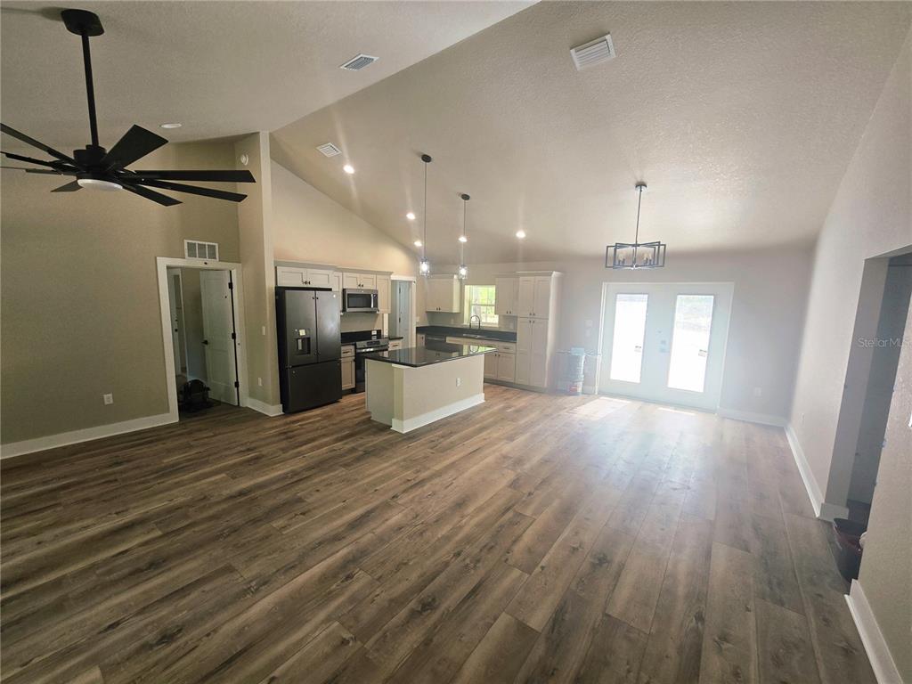 8541 Northeast 105th Avenue Bronson, FL 32621 - Photo 9 of 20 a view of a electric appliances in kitchen and an empty room