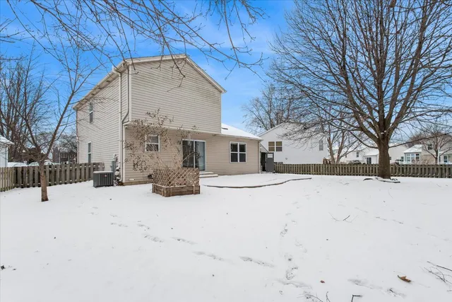 $325,000 | 1964 Pembrooke Court, Romeoville, IL 60446