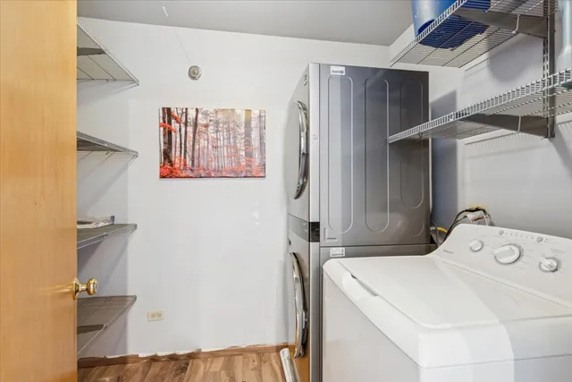 $325,000 | 1964 Pembrooke Court, Romeoville, IL 60446