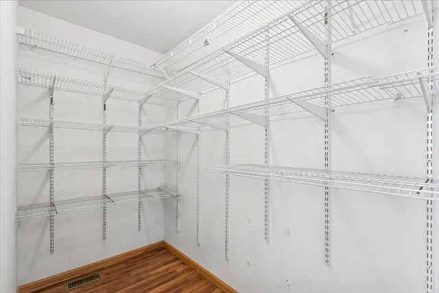 $325,000 | 1964 Pembrooke Court, Romeoville, IL 60446