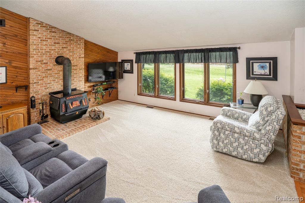2725 Cooley Lake Road Highland, MI 48356 - Photo 18 of 63