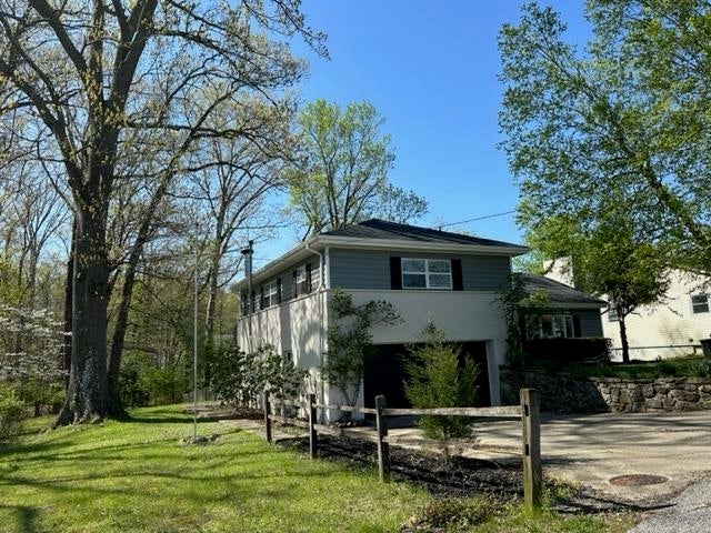 6329 Aracoma Road Huntington, WV 25705 - Photo 2 of 16 Gallery Image 2