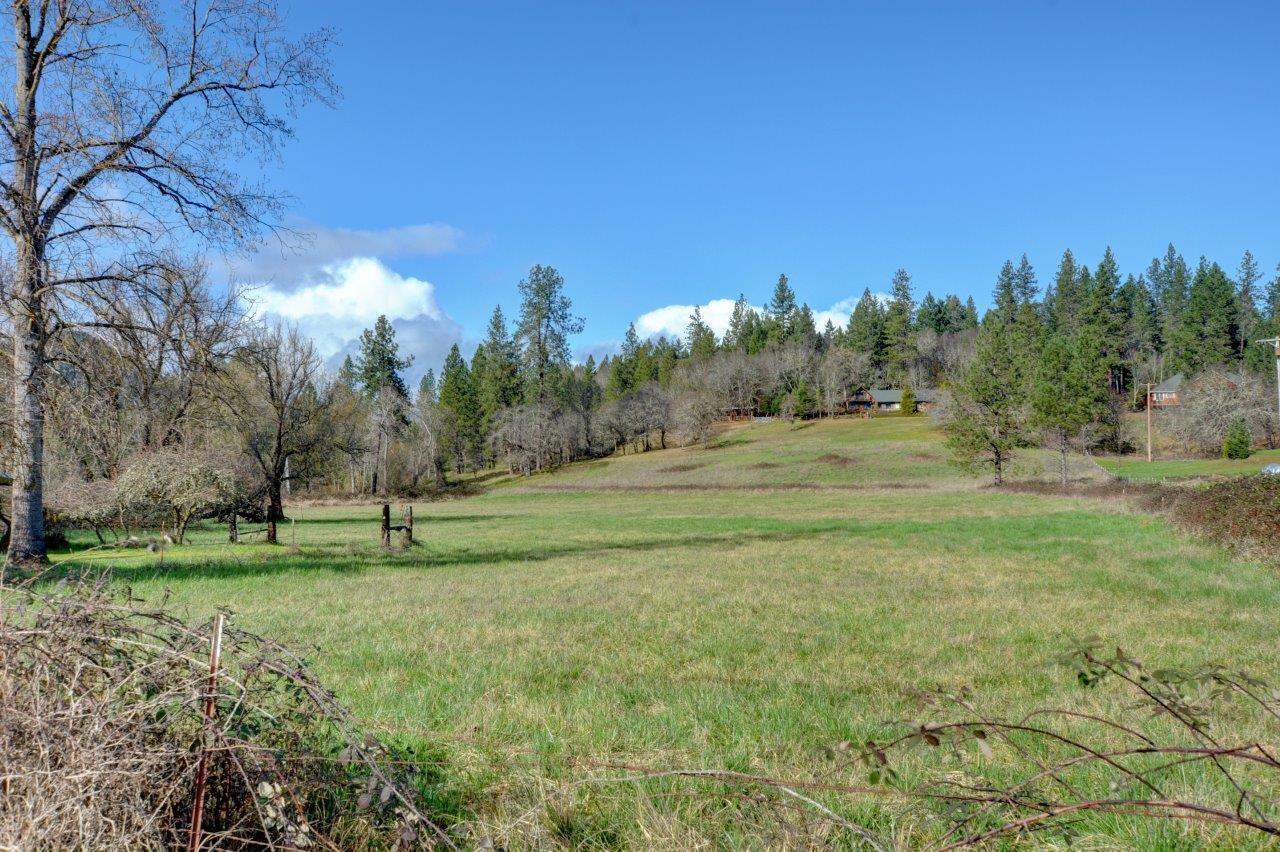 5748 Jerome Prairie Road Grants Pass, OR 97527 - Photo 2 of 43 02