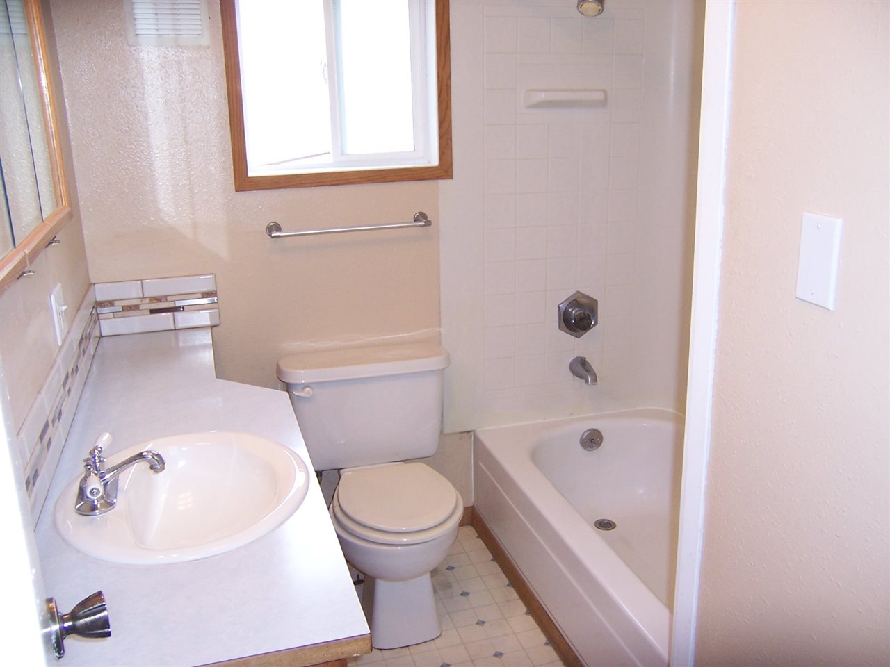 516 South Koren Road Spokane Valley, WA 99212 - Photo 7 of 12