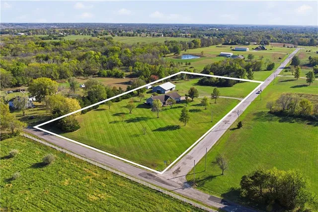 $549,000 | 20509 South Bogar Circle, Belton, MO 64012