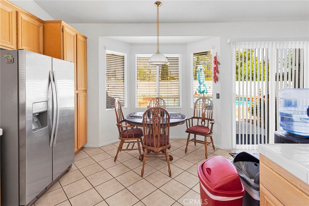 13863 Coachella Road Apple Valley, CA 92307 - Photo 22 of 53 a dining room with furniture and window