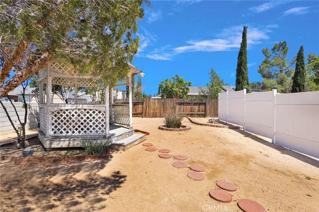 13863 Coachella Road Apple Valley, CA 92307 - Photo 46 of 53 a view of a backyard with a tree