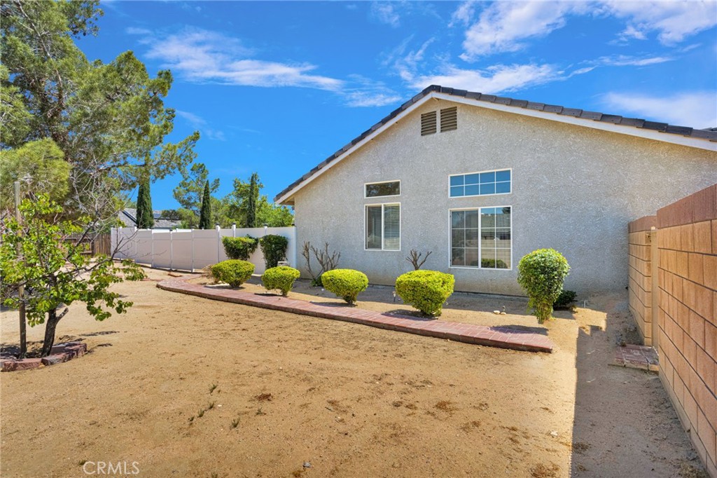13863 Coachella Road Apple Valley, CA 92307 - Photo 48 of 53 a front view of a house with a yard