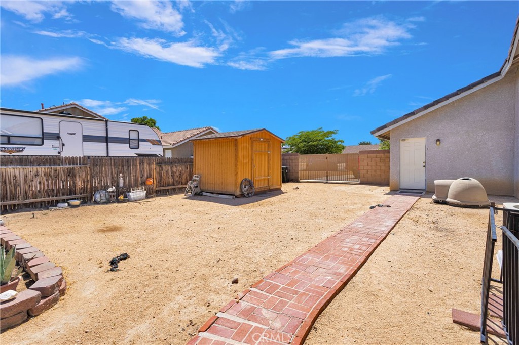 13863 Coachella Road Apple Valley, CA 92307 - Photo 49 of 53 a view of a terrace
