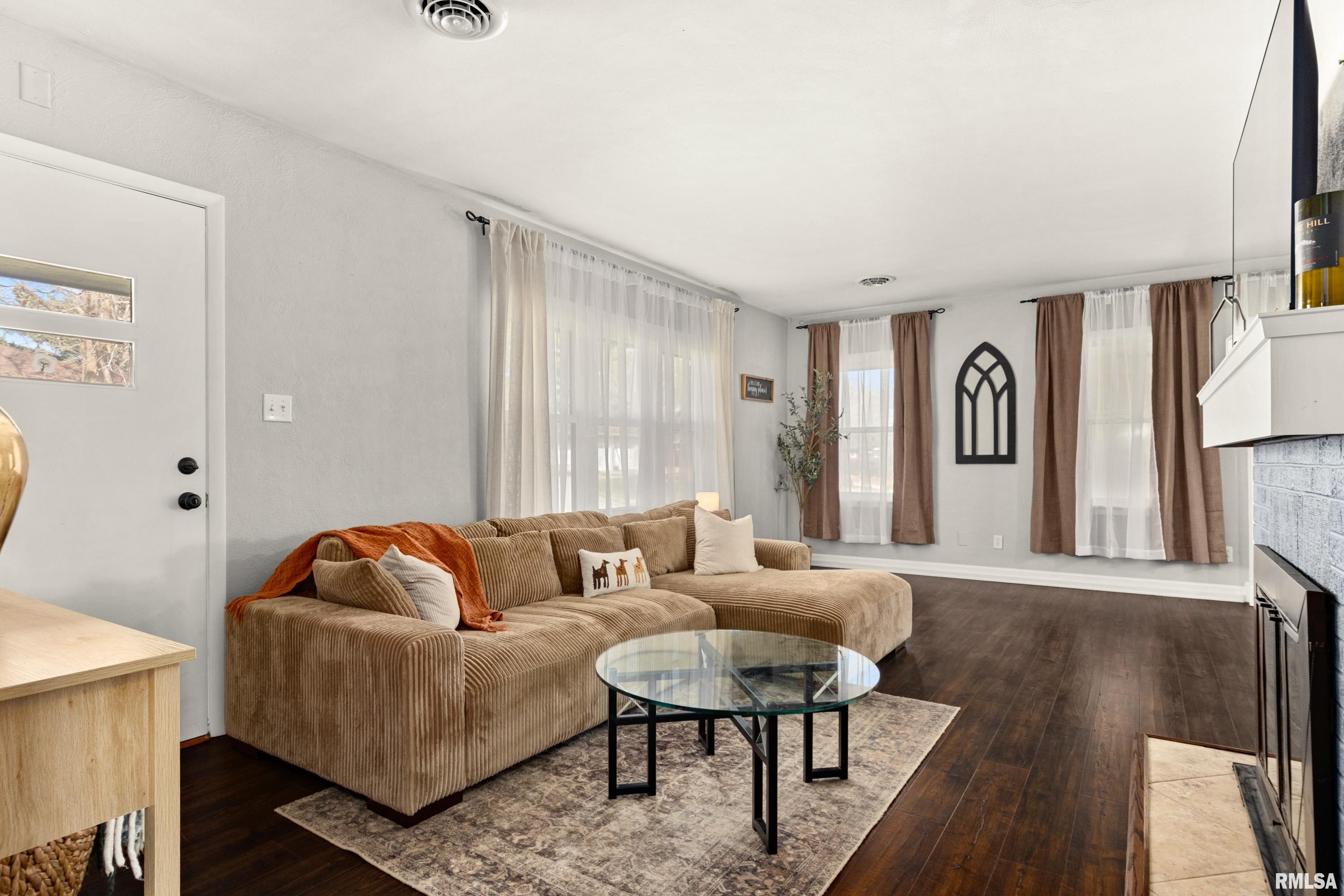 330 North Sycamore Terrace Canton, IL 61520 - Photo 11 of 23