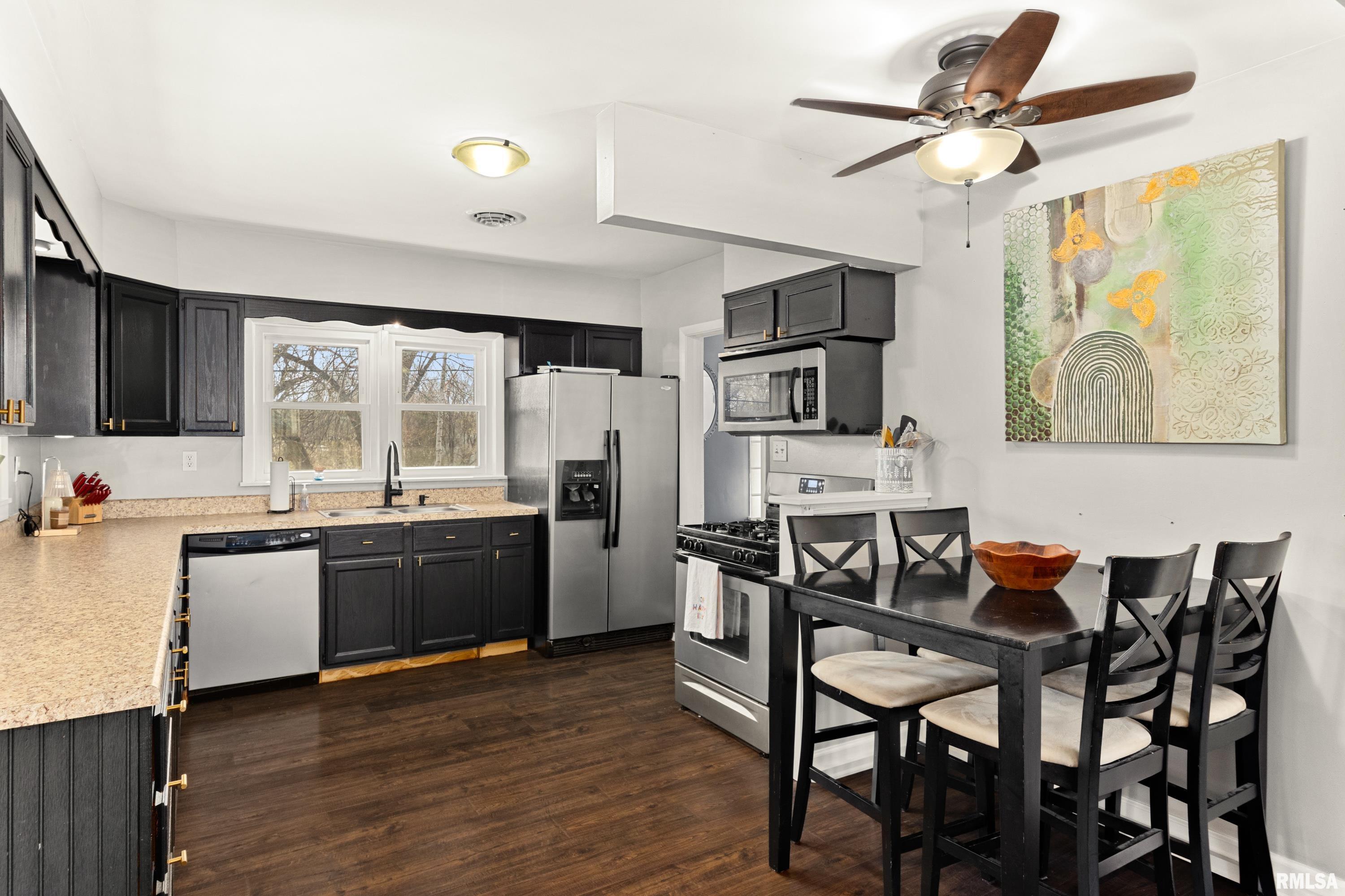 330 North Sycamore Terrace Canton, IL 61520 - Photo 14 of 23