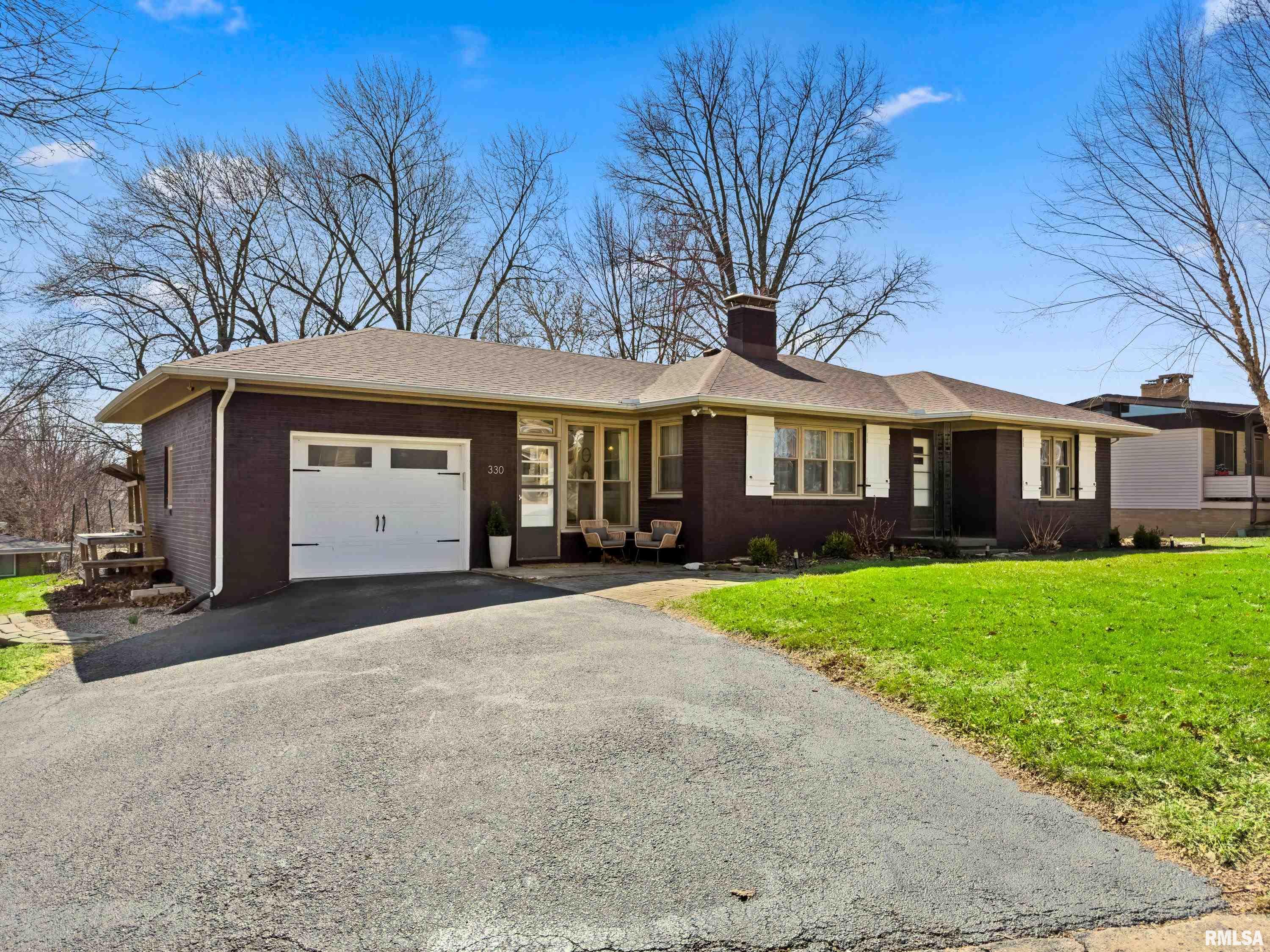 330 North Sycamore Terrace Canton, IL 61520 - Photo 2 of 23