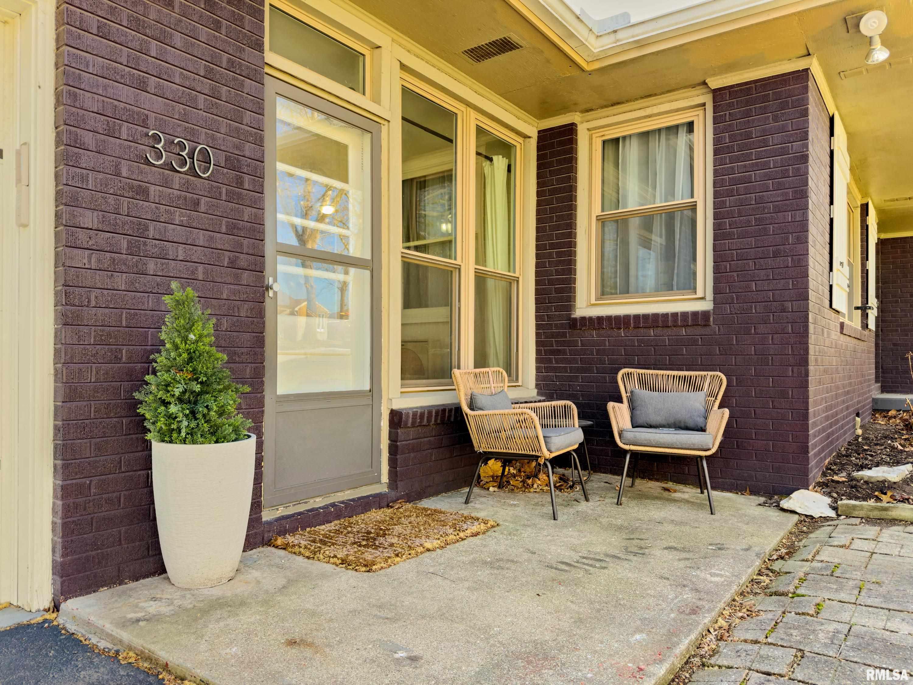 330 North Sycamore Terrace Canton, IL 61520 - Photo 6 of 23