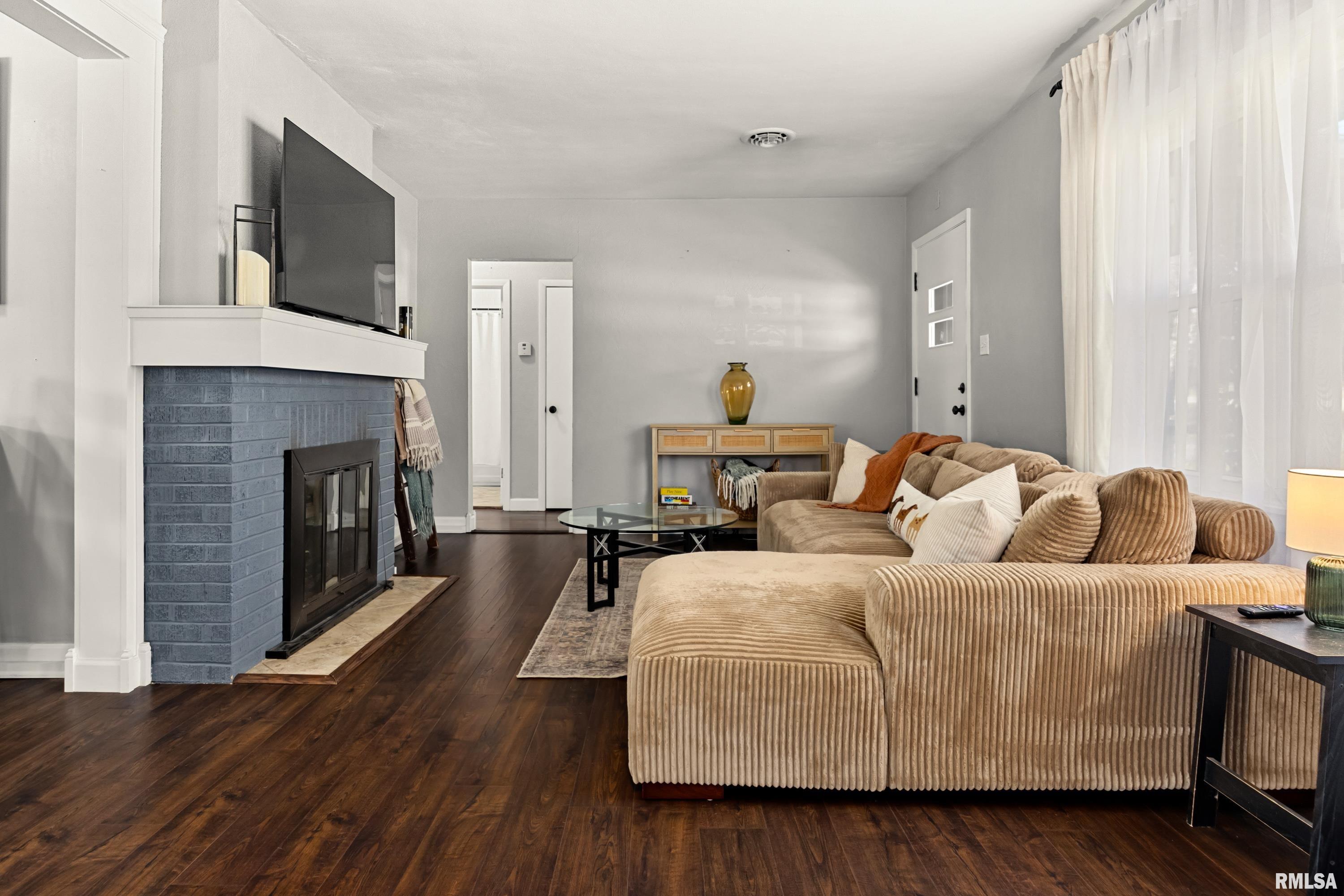 330 North Sycamore Terrace Canton, IL 61520 - Photo 8 of 23