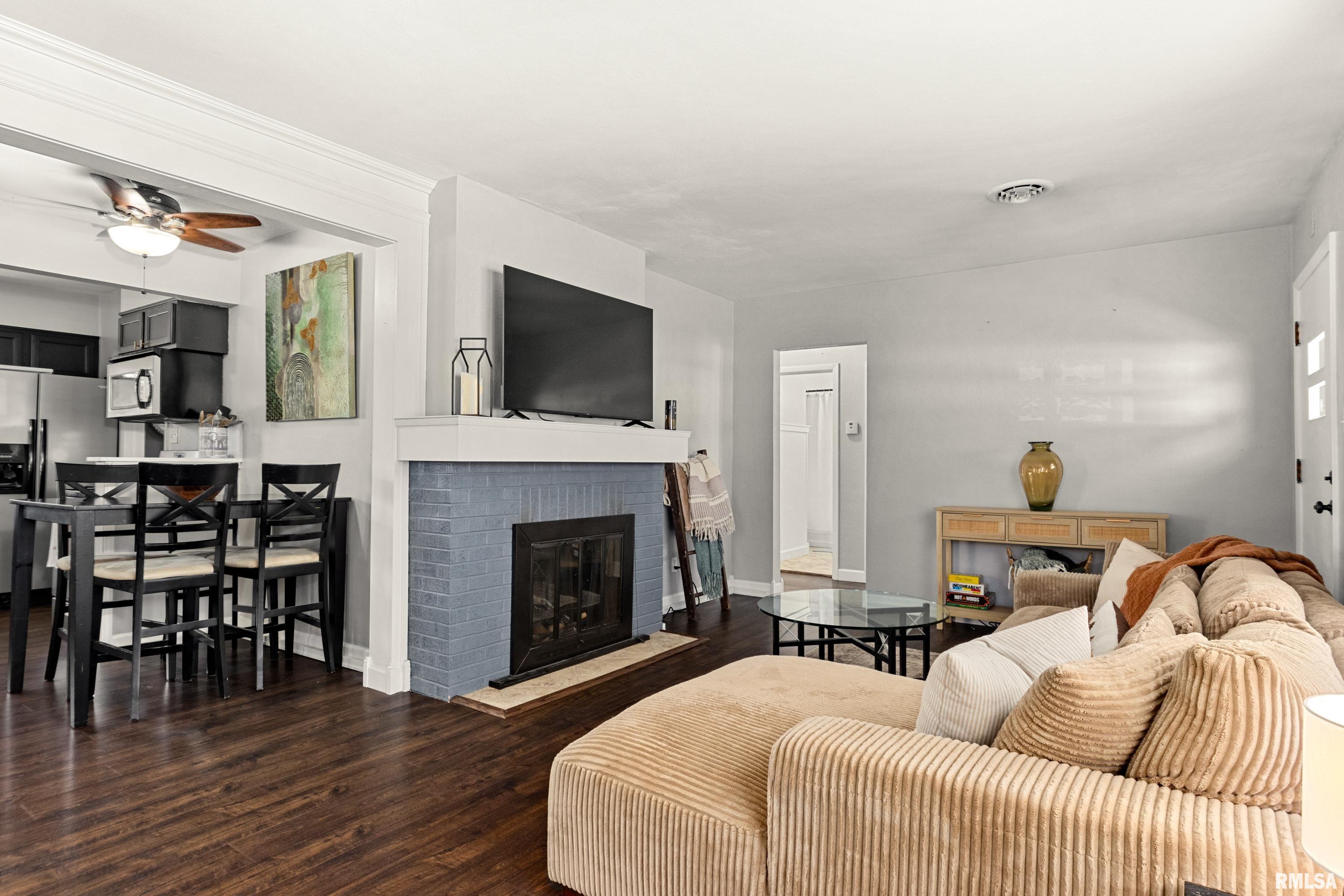 330 North Sycamore Terrace Canton, IL 61520 - Photo 9 of 23