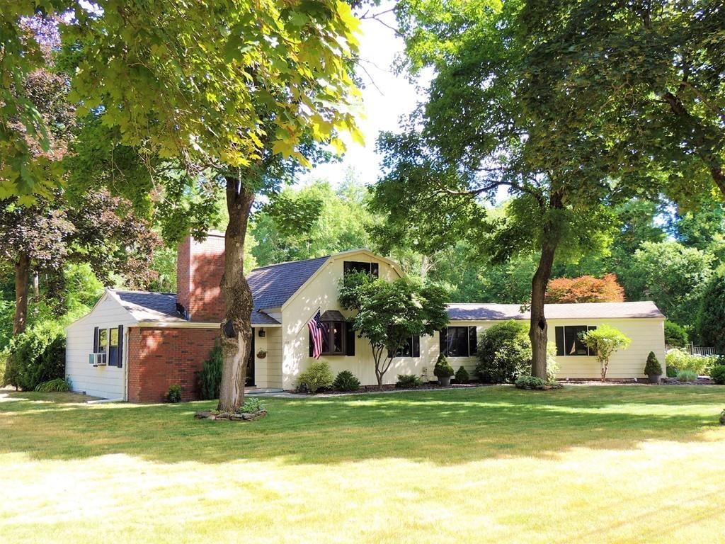 392 Porter Road East Longmeadow, MA 01028 - Photo 2 of 39 Gallery Image 2