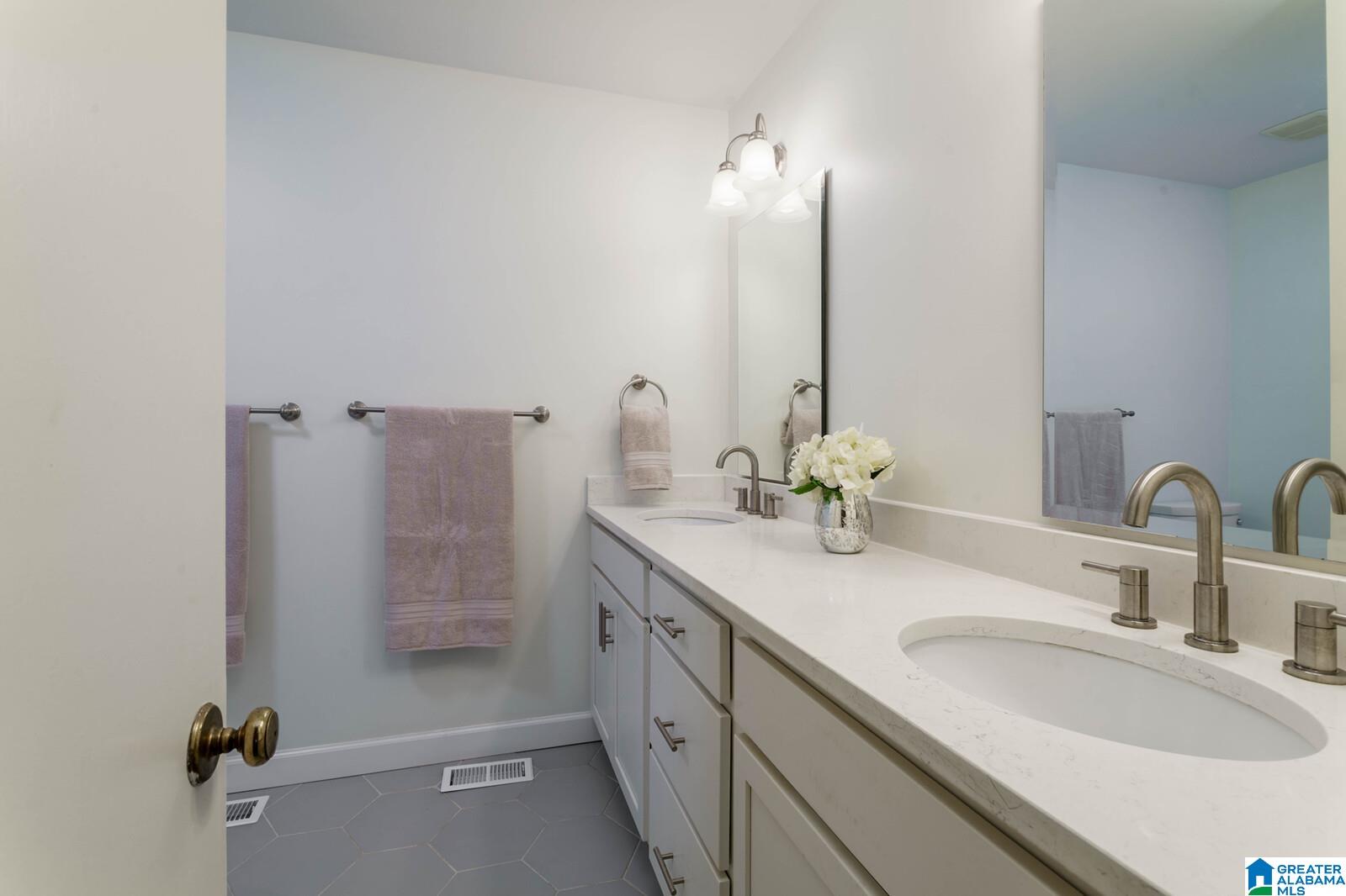 3604 Ridgecrest Road Mountain Brook, AL 35223 - Photo 33 of 45