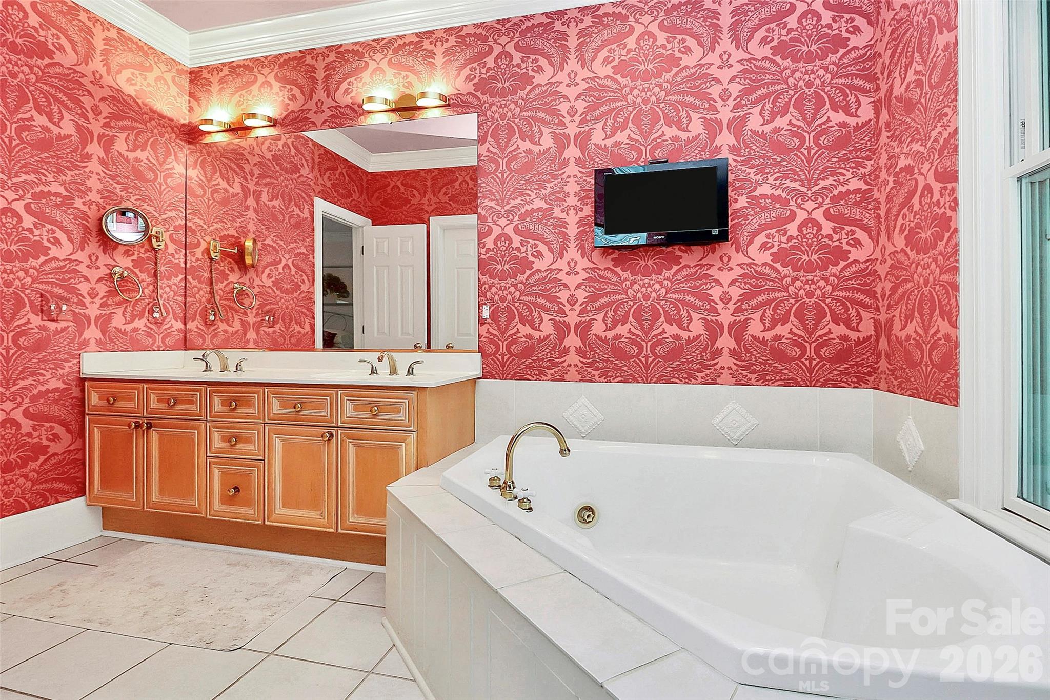 304 South Canterbury Road Charlotte, NC 28211 - Photo 20 of 39 a bathroom with a bathtub sink and a mirror