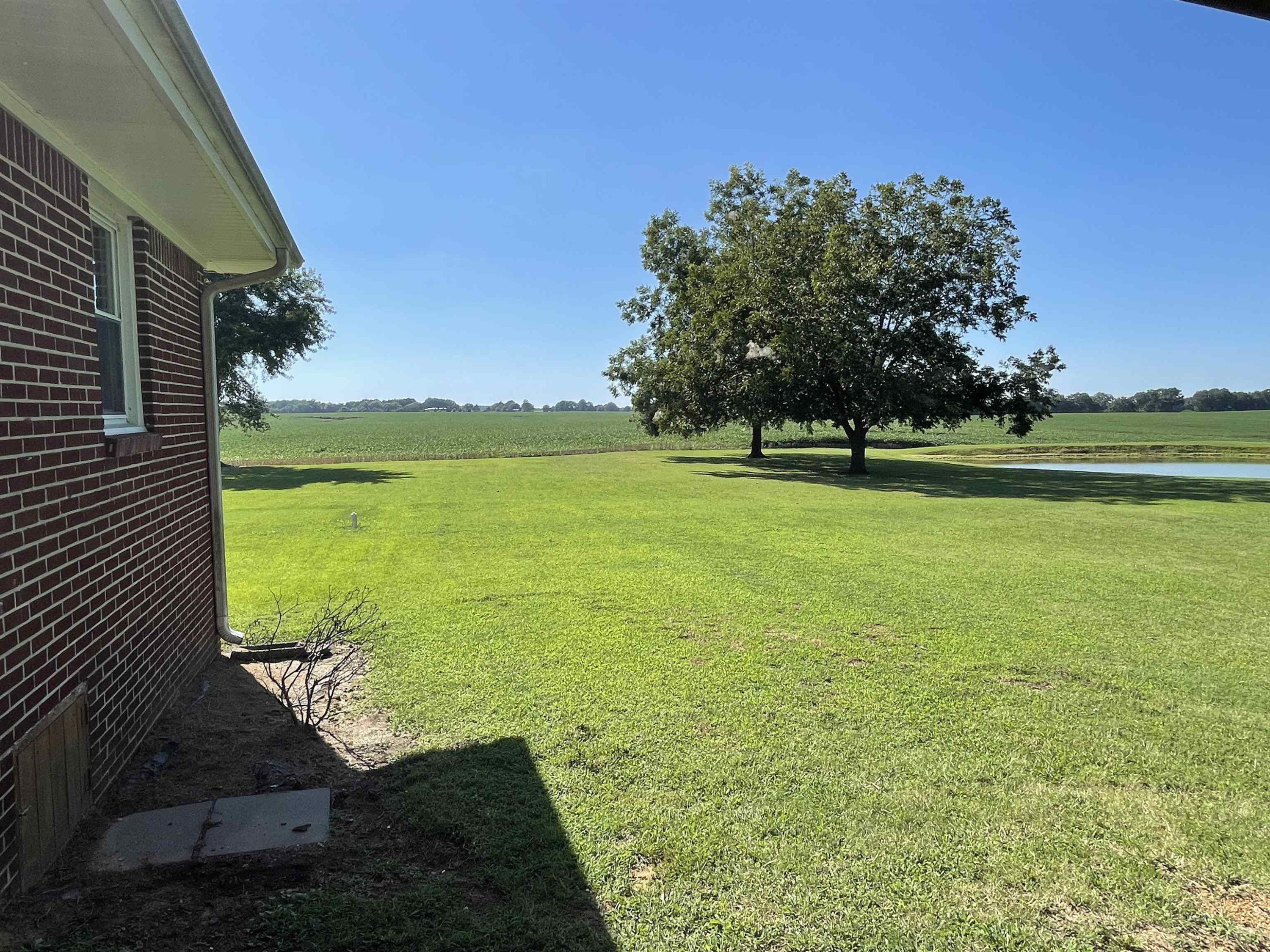2507 East Grove Road Gleason, TN 38229 - Photo 35 of 37 a view of a ocean with a big yard