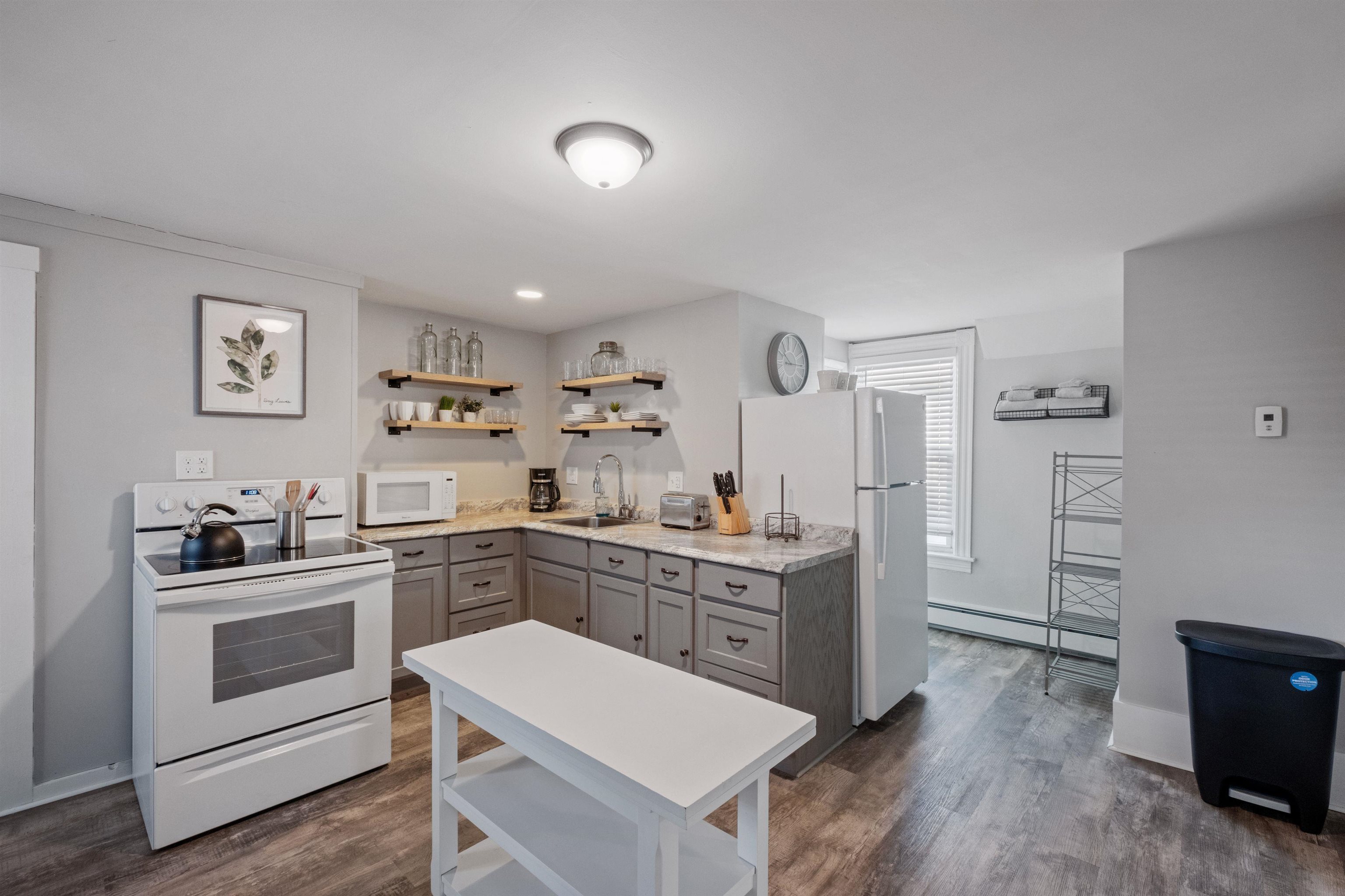 526 Hevey Street, Unit 3 Manchester, NH 03102 - Photo 8 of 18