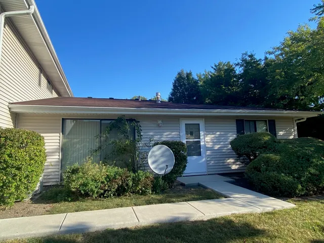 $239,000 | 13 Eastham Court, Unit 13, Schaumburg, IL 60193