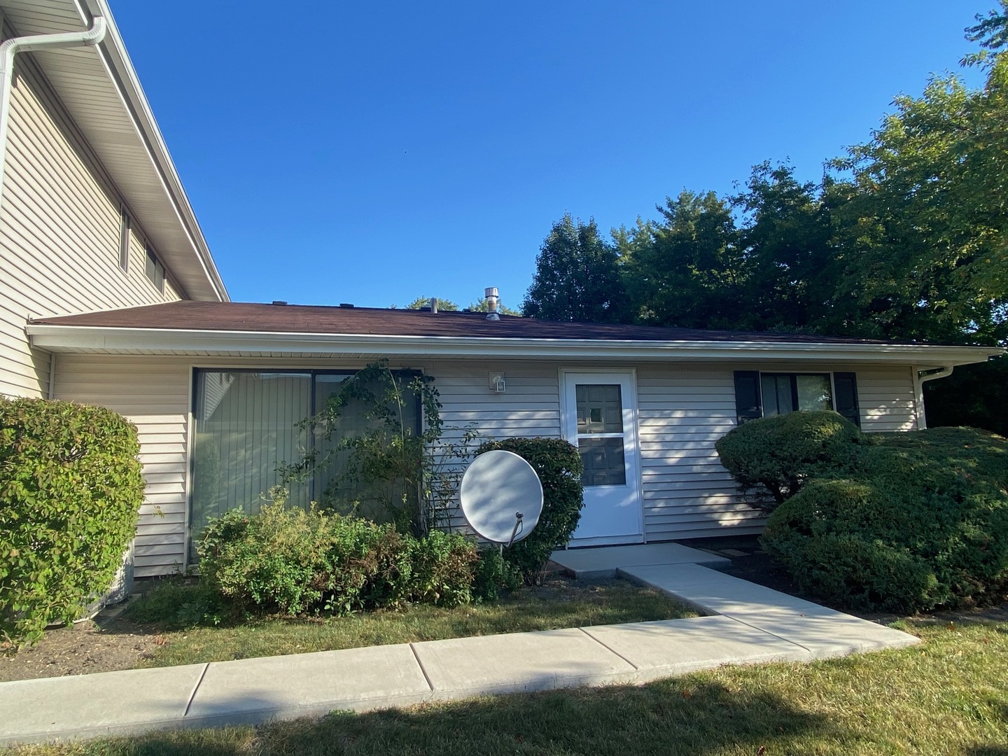 13 Eastham Court, Unit 13 Schaumburg, IL 60193 - Photo 1 of 8