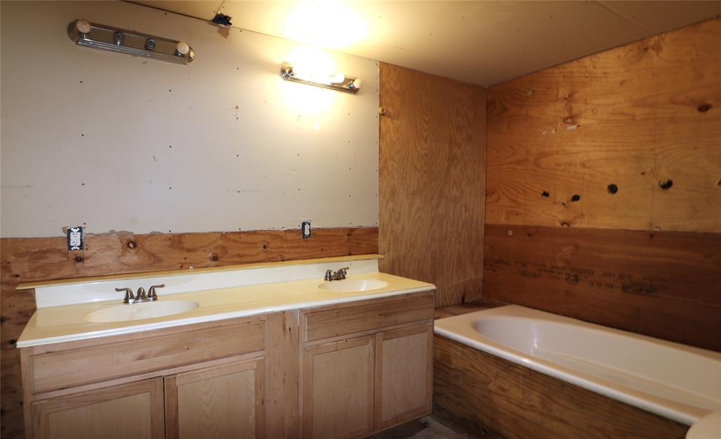 3026 Hilltop Road Granbury, TX 76048 - Photo 8 of 12