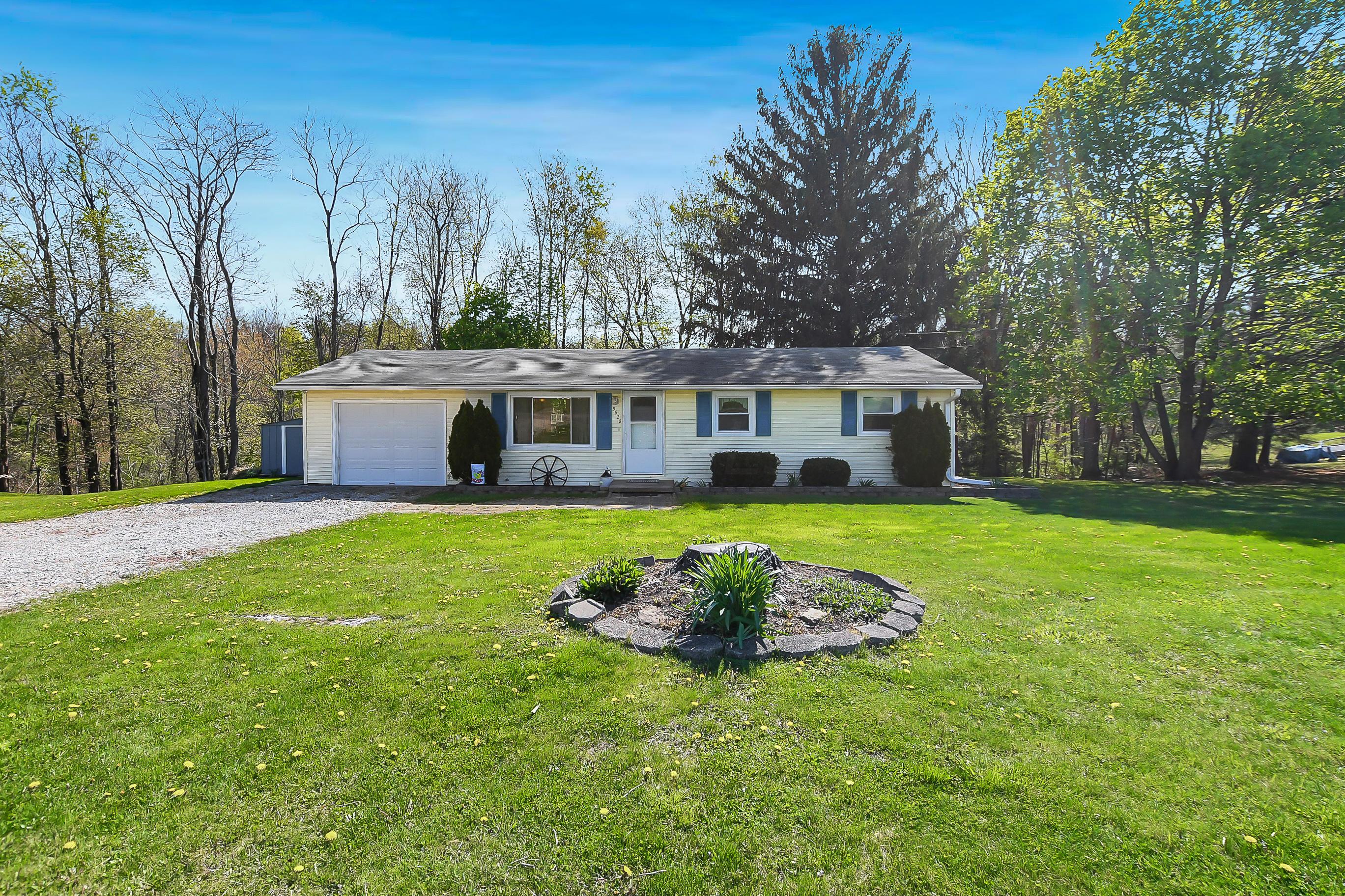 5920 Adamsville Road Zanesville, OH 43701 - Photo 1 of 25